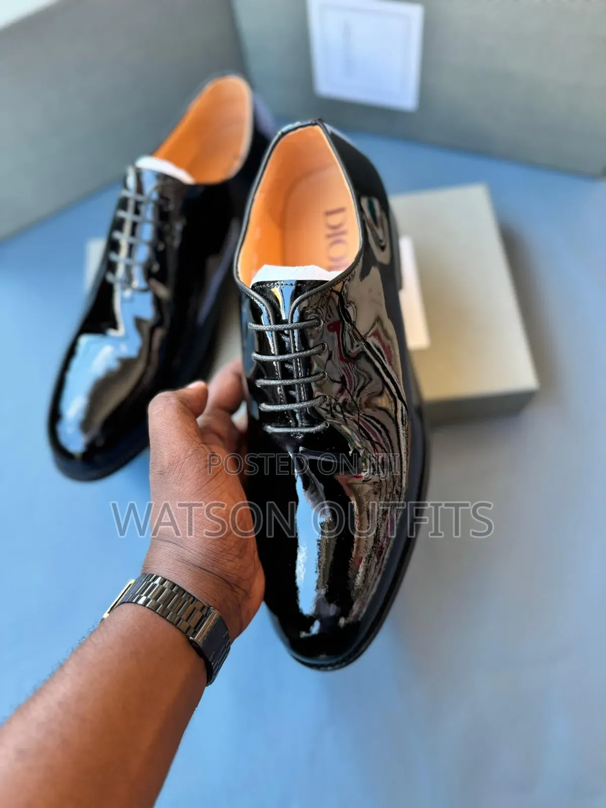 Exceptionally and Totally Shiny Leather Materials Shoes