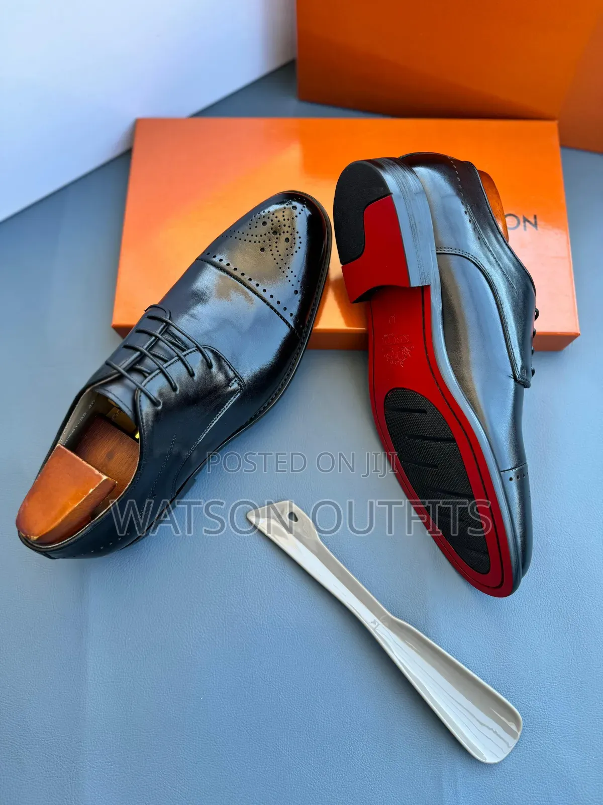 Exceptionally and Totally Shiny Leather Materials Shoes