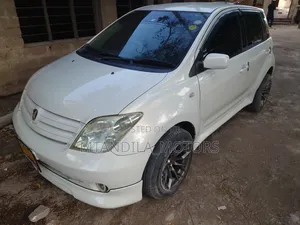 Toyota IST 2004 White