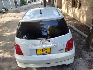 Toyota IST 2004 White