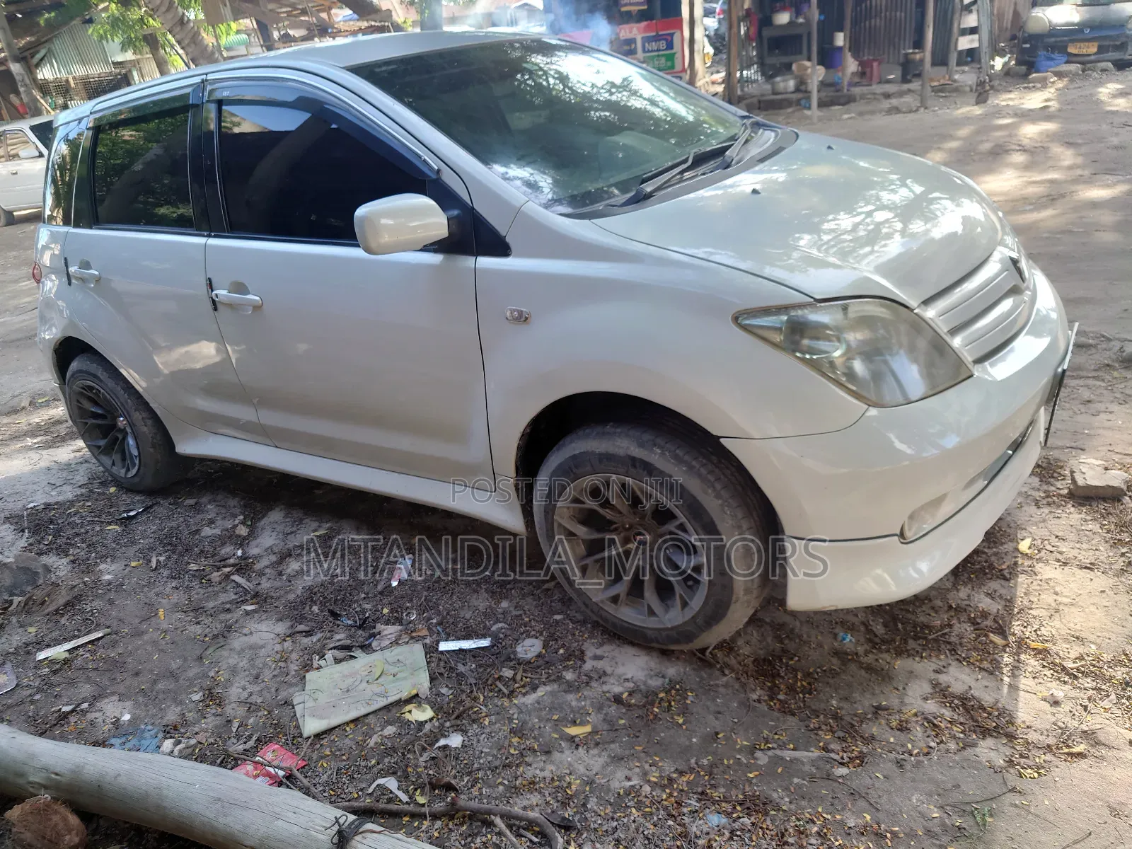 Toyota IST 2004 White