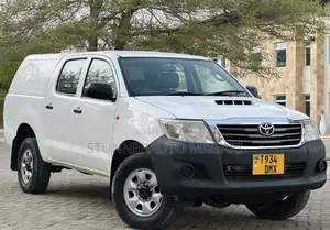Photo - Toyota Hilux 2014 White