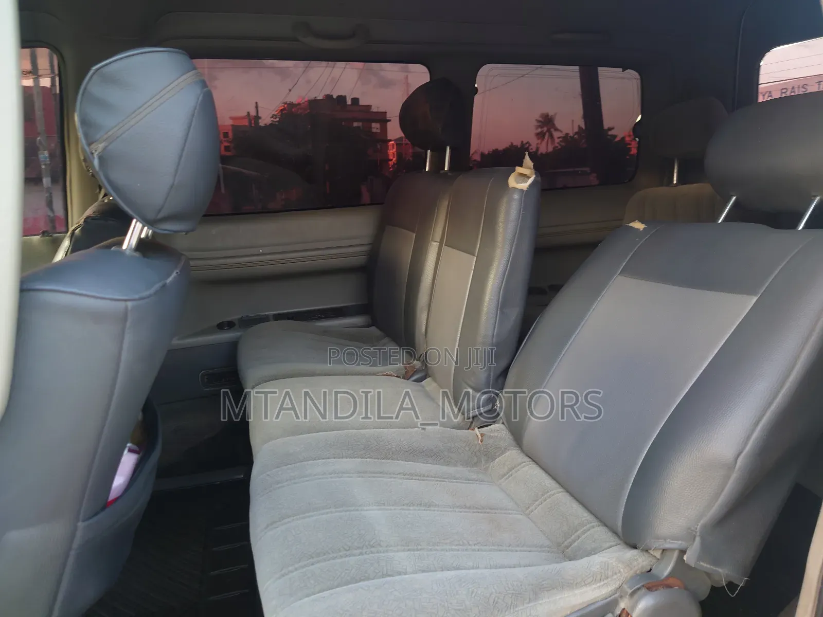Toyota Noah 2.0 FWD (8 Seater) 2001 White