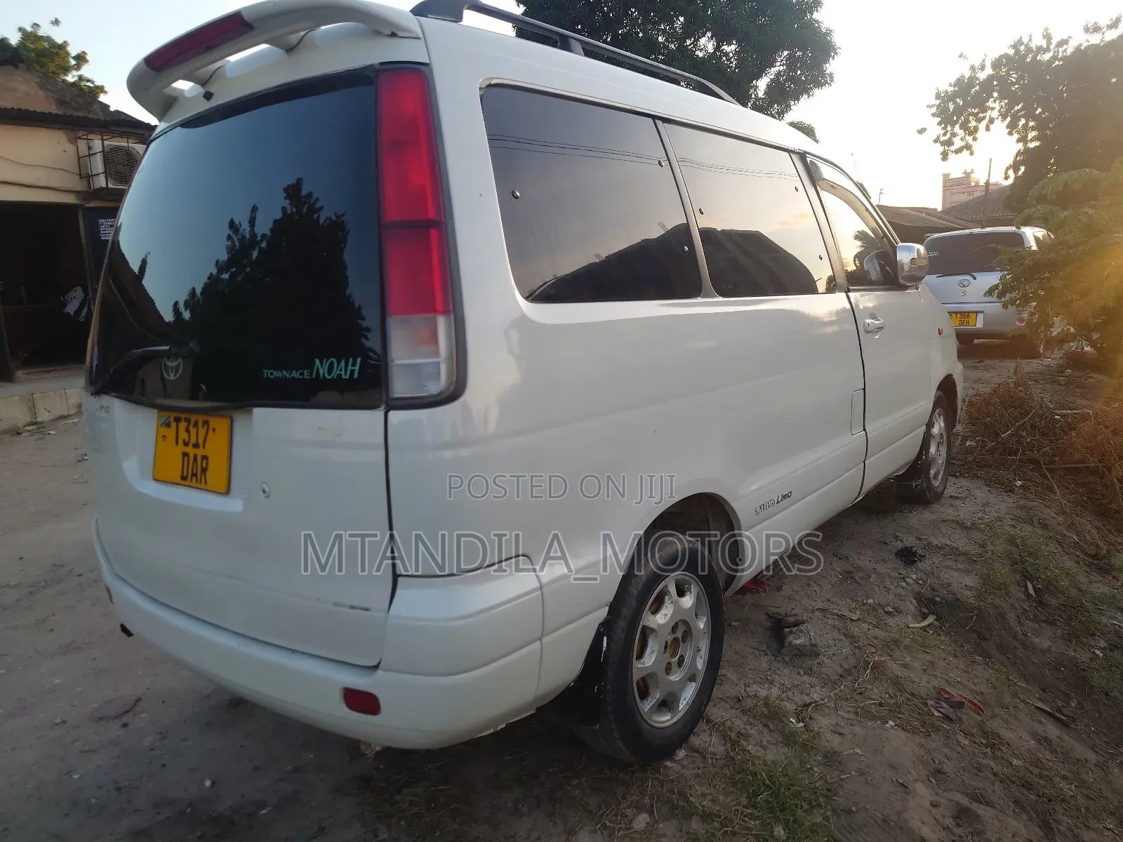 Toyota Noah 2.0 FWD (8 Seater) 2001 White