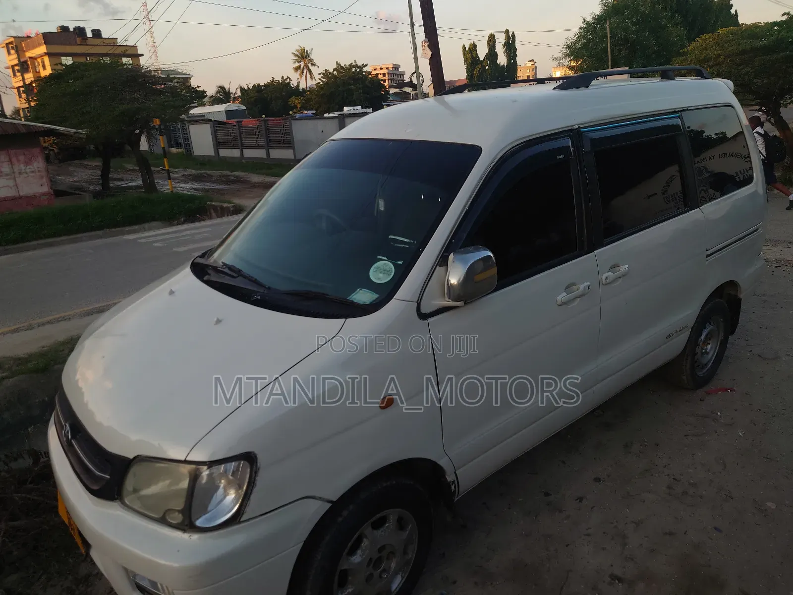 Toyota Noah 2.0 FWD (8 Seater) 2001 White
