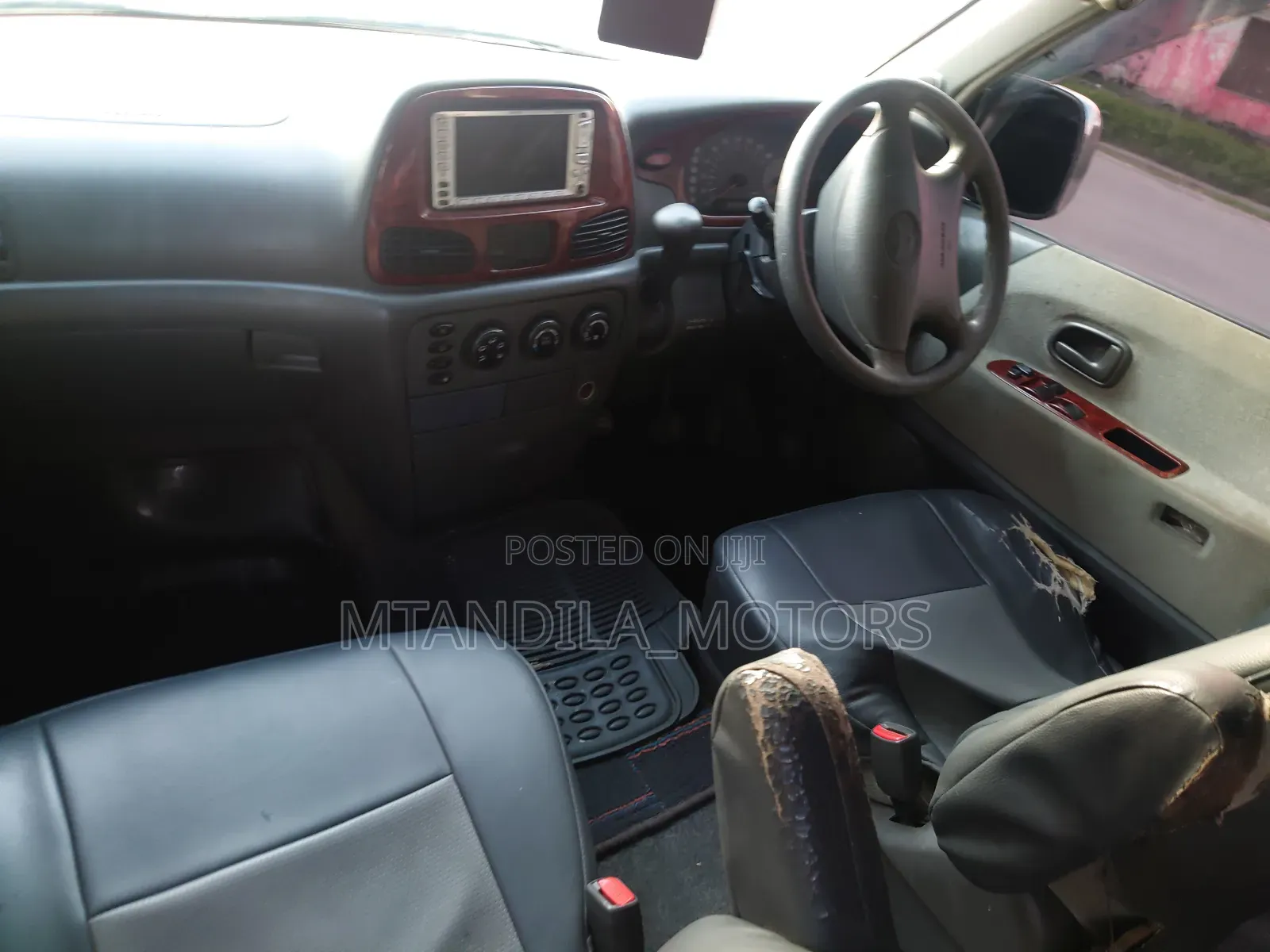 Toyota Noah 2.0 FWD (8 Seater) 2001 White