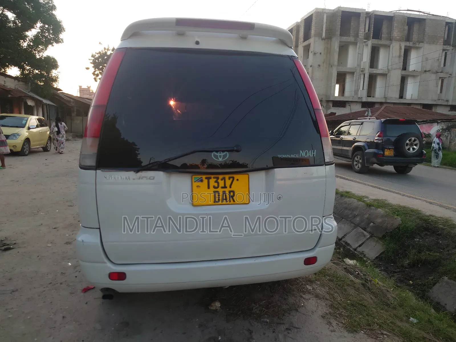 Toyota Noah 2.0 FWD (8 Seater) 2001 White