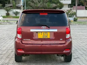 Toyota Corolla Rumion 2009 Red