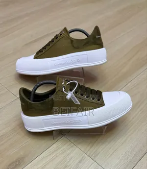 Alexander McQeen Sneakers | Kisasa Zaidi