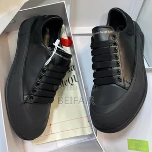 Alexander McQeen Sneakers | Kisasa Zaidi