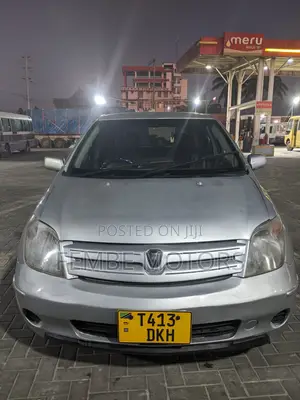 Photo - Toyota IST 2004 Silver