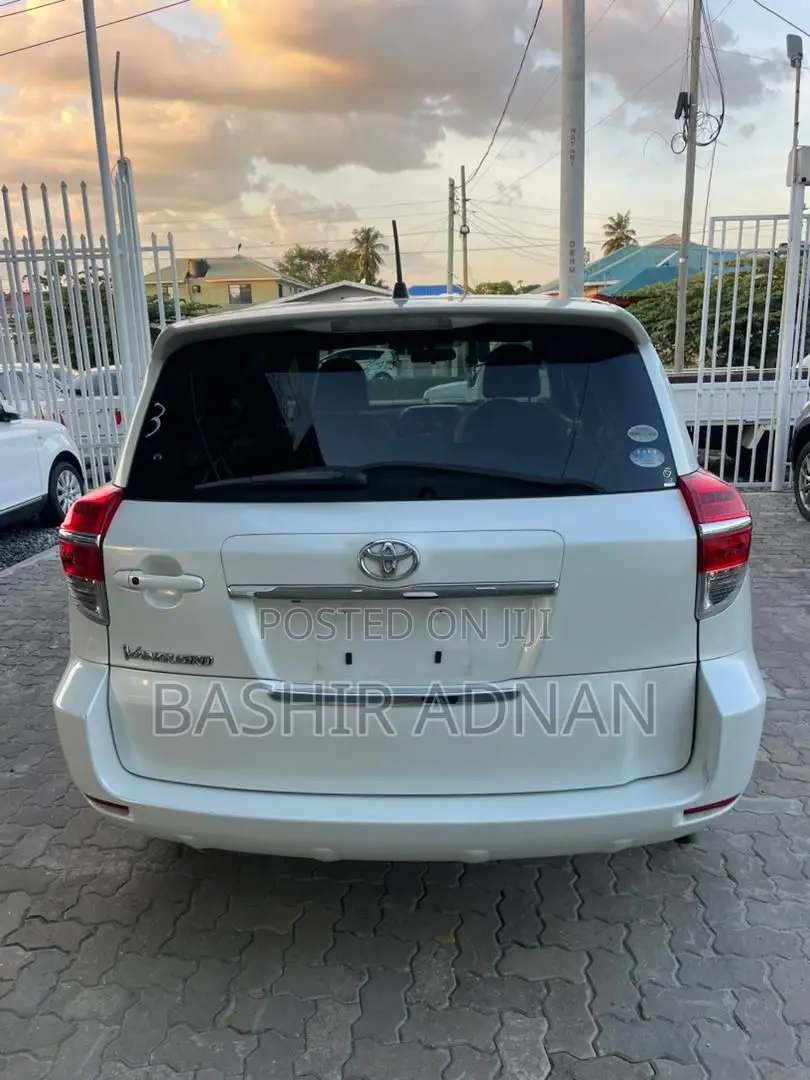 Toyota Vanguard 2011 Off white