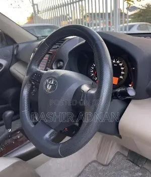 Toyota Vanguard 2011 Off white