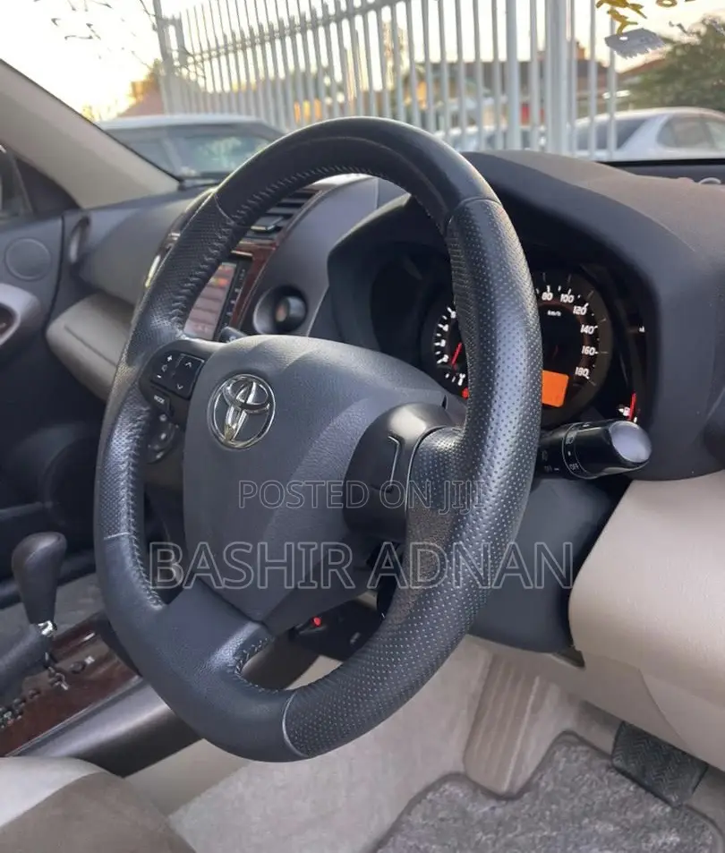 Toyota Vanguard 2011 Off white