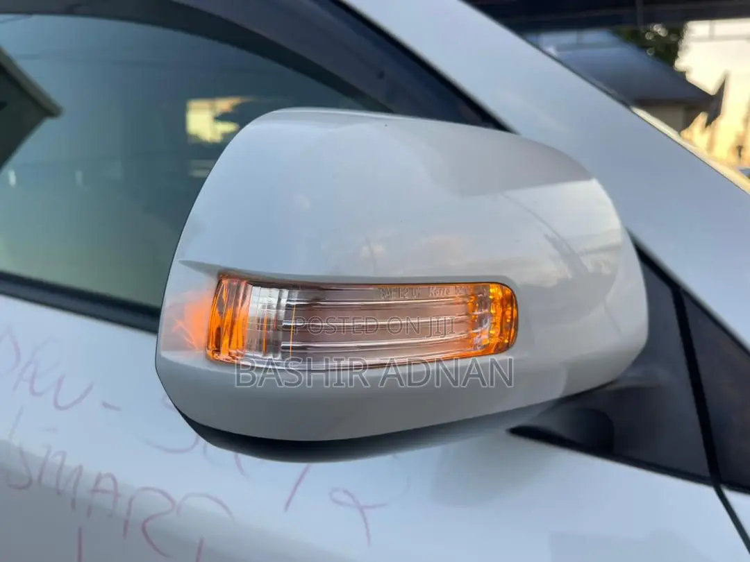 Toyota Vanguard 2011 Off white
