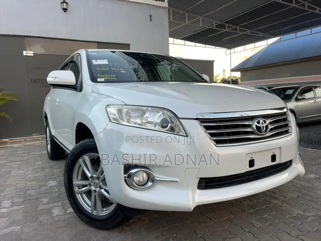 Toyota Vanguard 2011 Off white