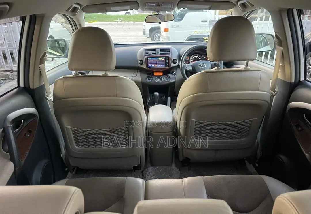 Toyota Vanguard 2011 Off white