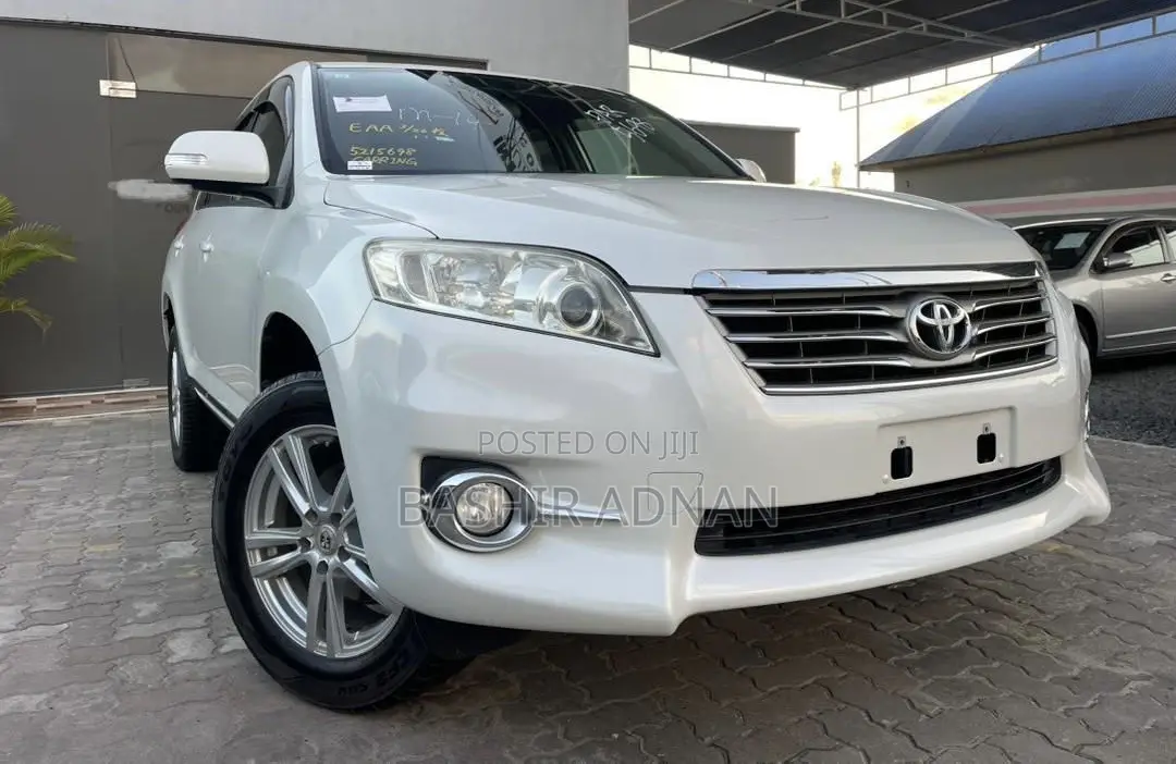 Toyota Vanguard 2011 Off white
