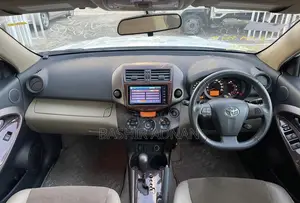 Toyota Vanguard 2011 Off white