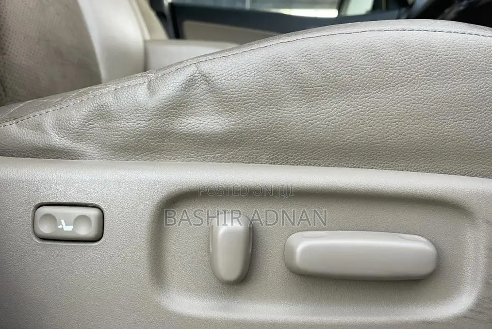 Toyota Vanguard 2011 Off white