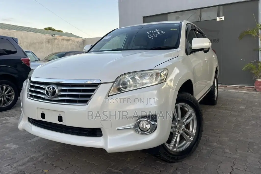 Toyota Vanguard 2011 Off white