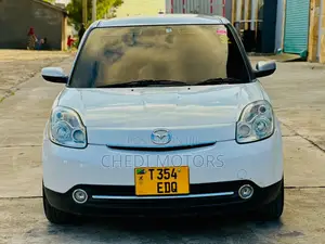 Photo - Mazda Verisa 2007 White