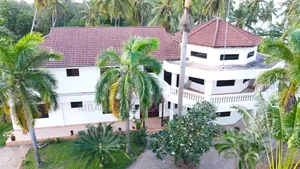 8bdrm House in Mbezi Beach Kidimbwi for sale