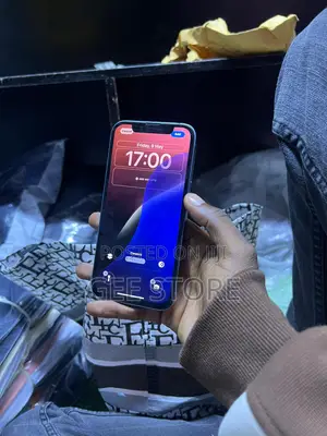 Photo - Apple iPhone 13 128 GB Blue