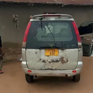 Toyota Noah 2001 Silver