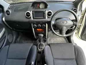 Toyota IST 2004 Pearl