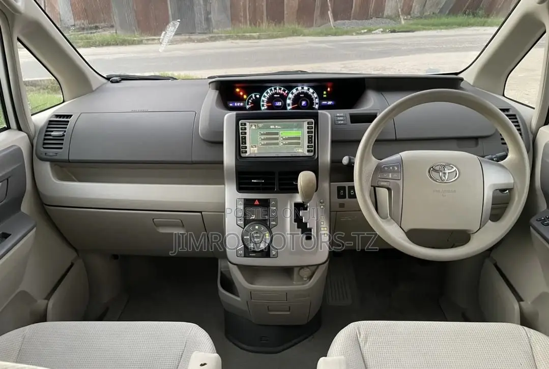Toyota Noah 2011 White