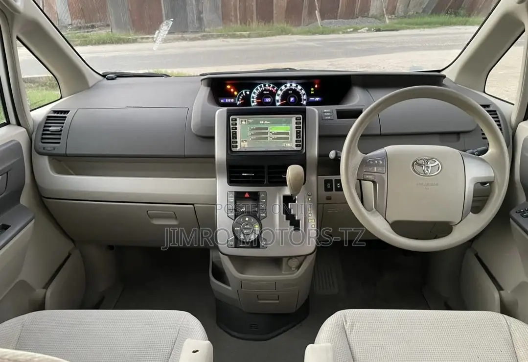 Toyota Noah 2011 White