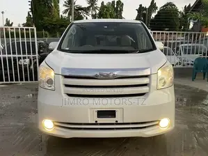 Toyota Noah 2011 White