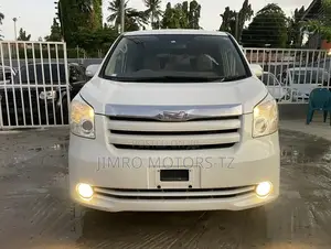 Toyota Noah 2011 White