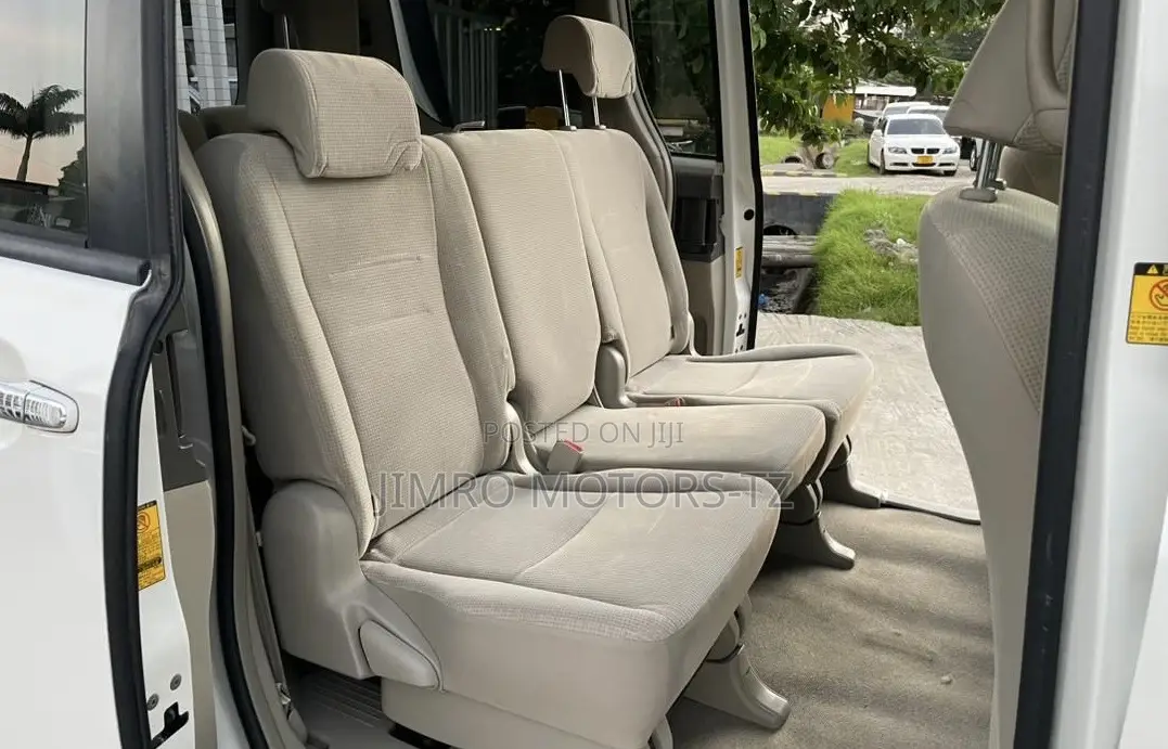 Toyota Noah 2011 White