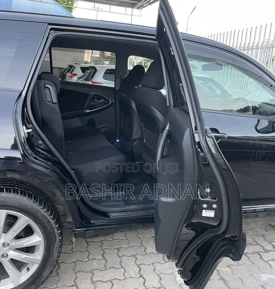 Toyota Vanguard 2011 Black