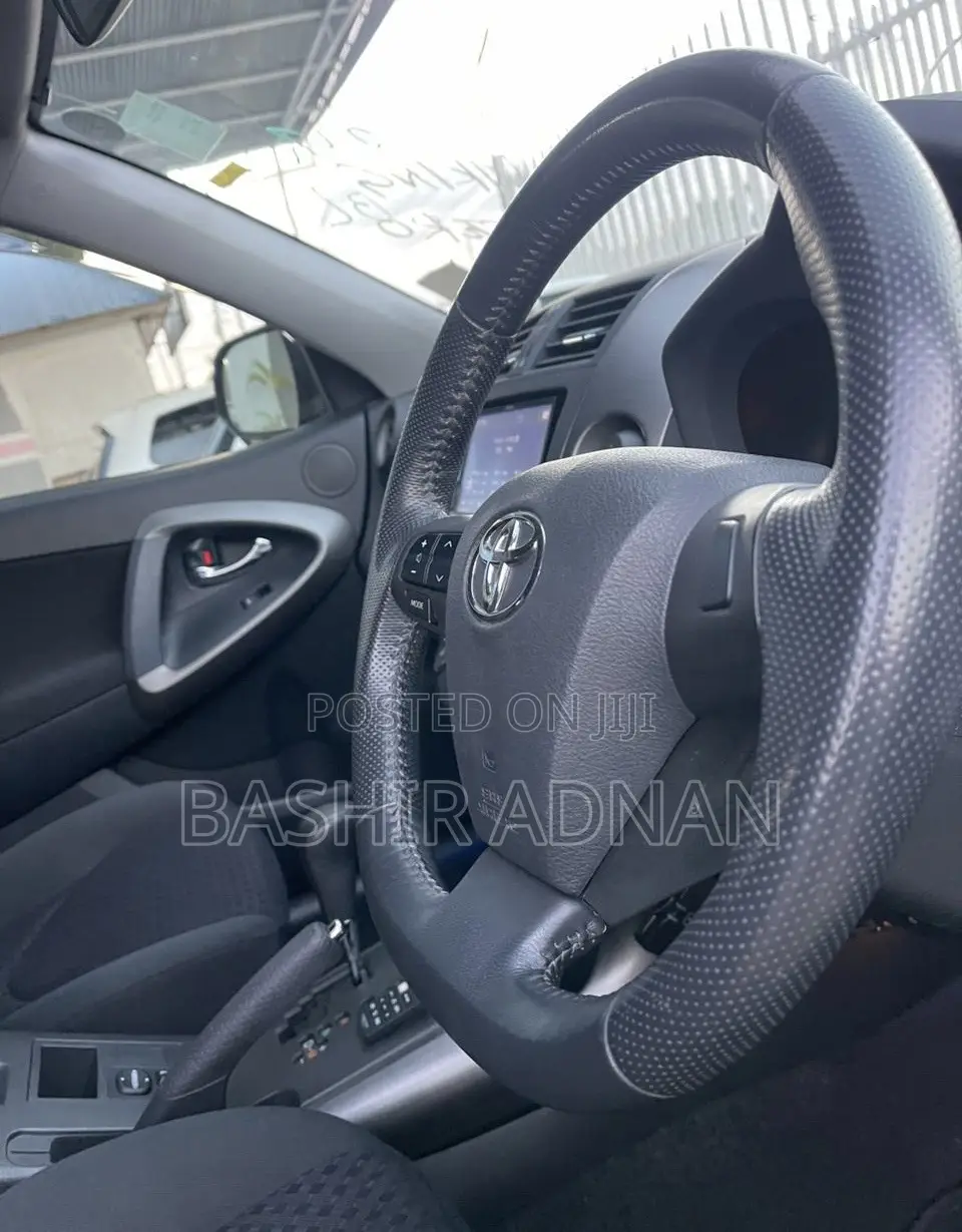 Toyota Vanguard 2011 Black