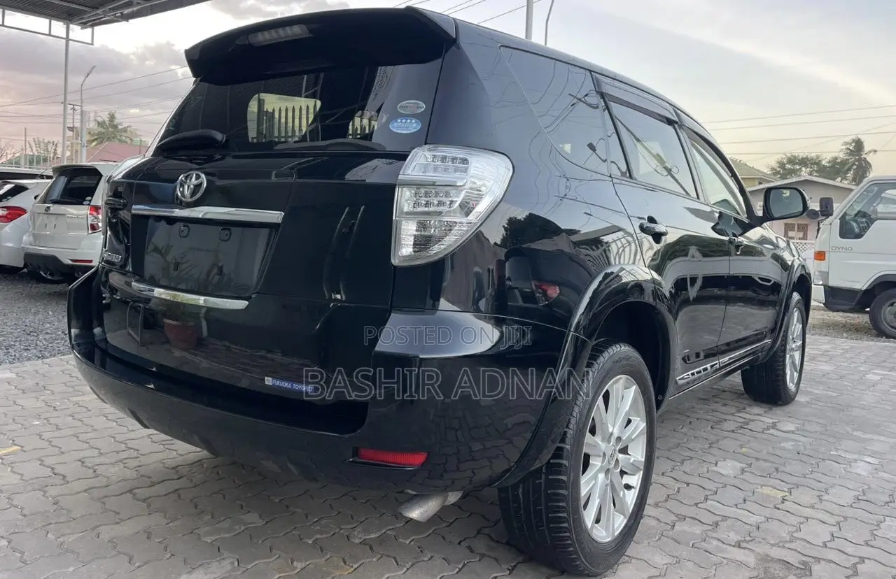 Toyota Vanguard 2011 Black