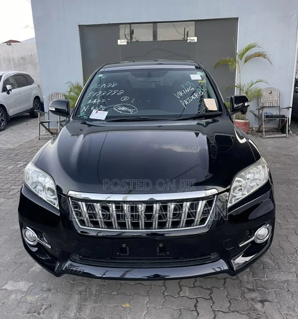 Toyota Vanguard 2011 Black