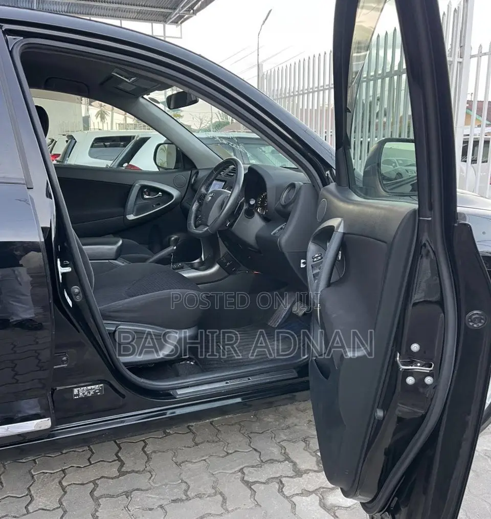 Toyota Vanguard 2011 Black