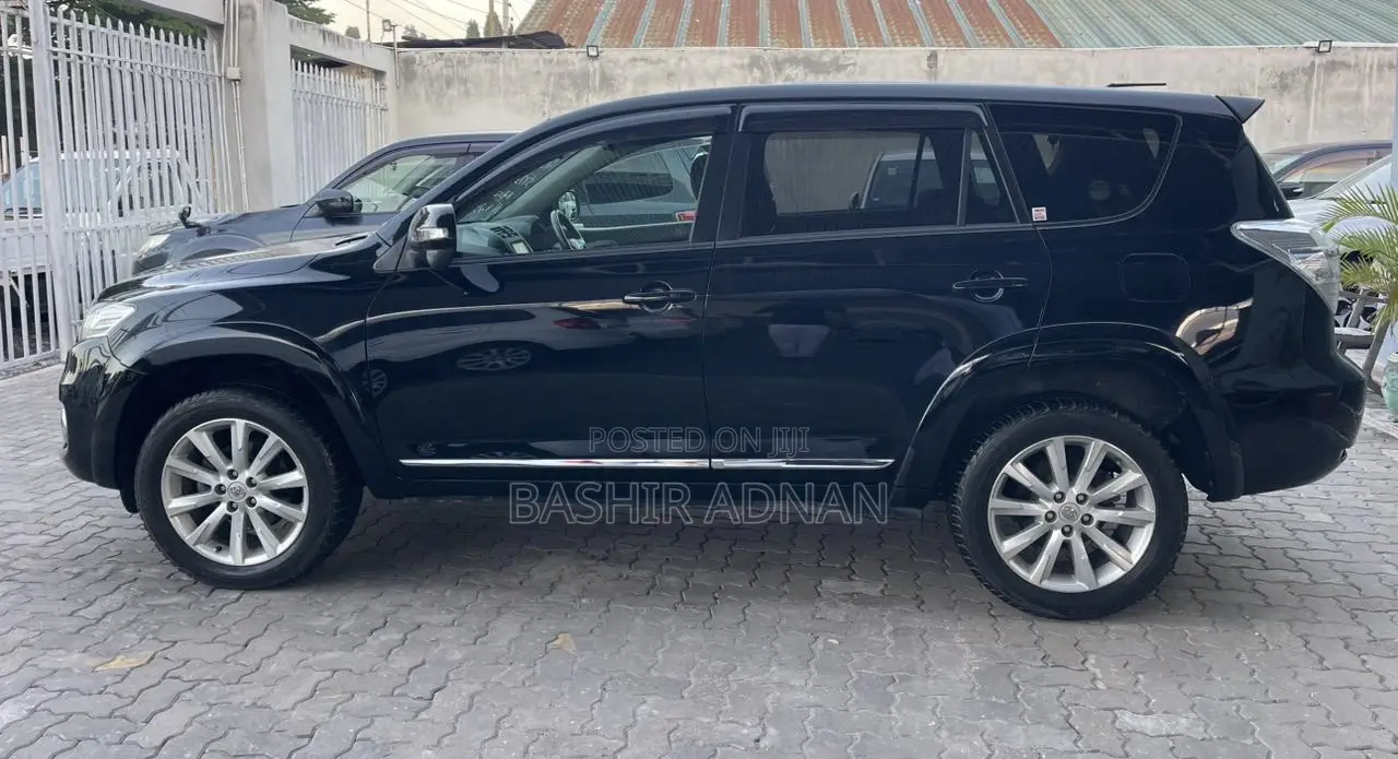 Toyota Vanguard 2011 Black