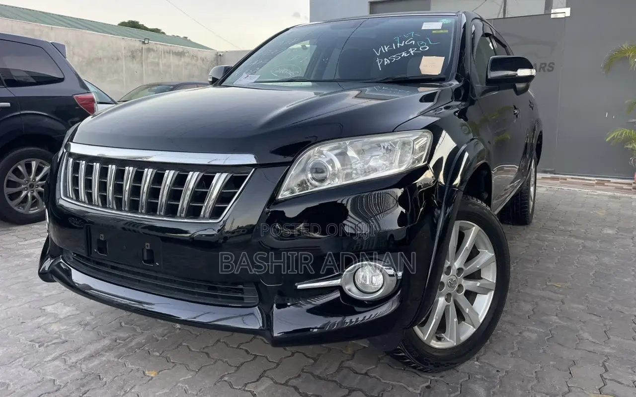 Toyota Vanguard 2011 Black