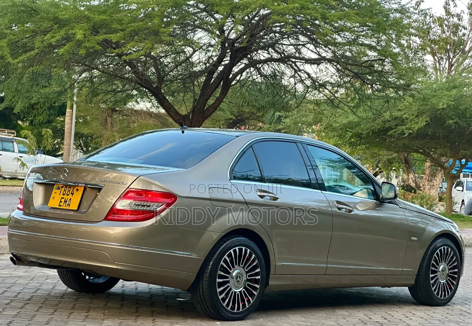 Mercedes-Benz C-Class 2008 Gold