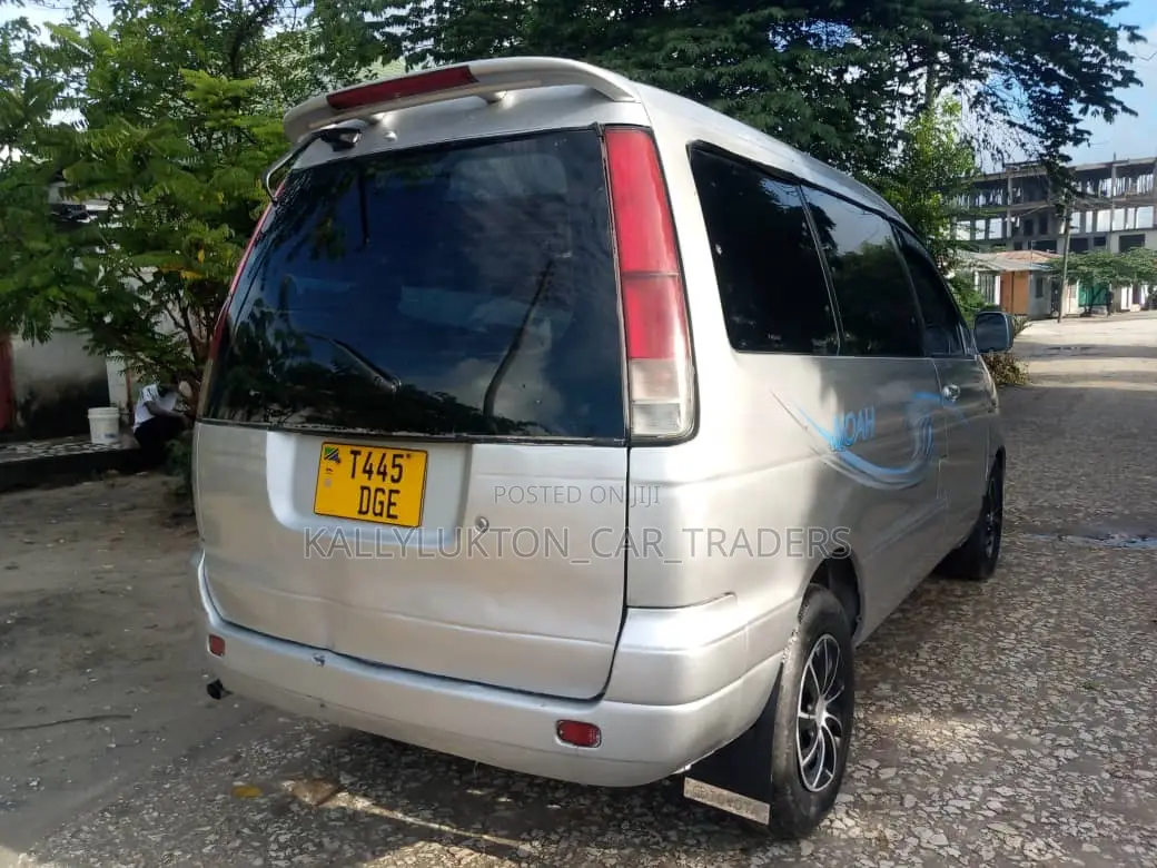 Toyota TownAce Noah 1999 Silver