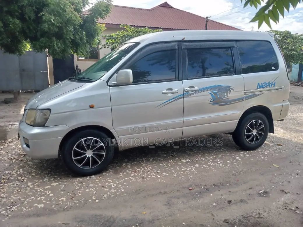 Toyota TownAce Noah 1999 Silver