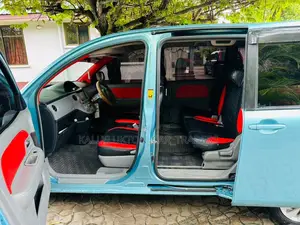 Toyota Sienta 2005 Blue