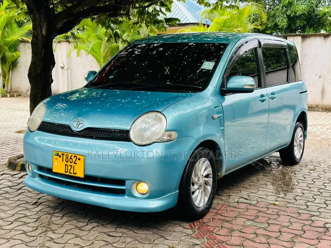 Toyota Sienta 2005 Blue