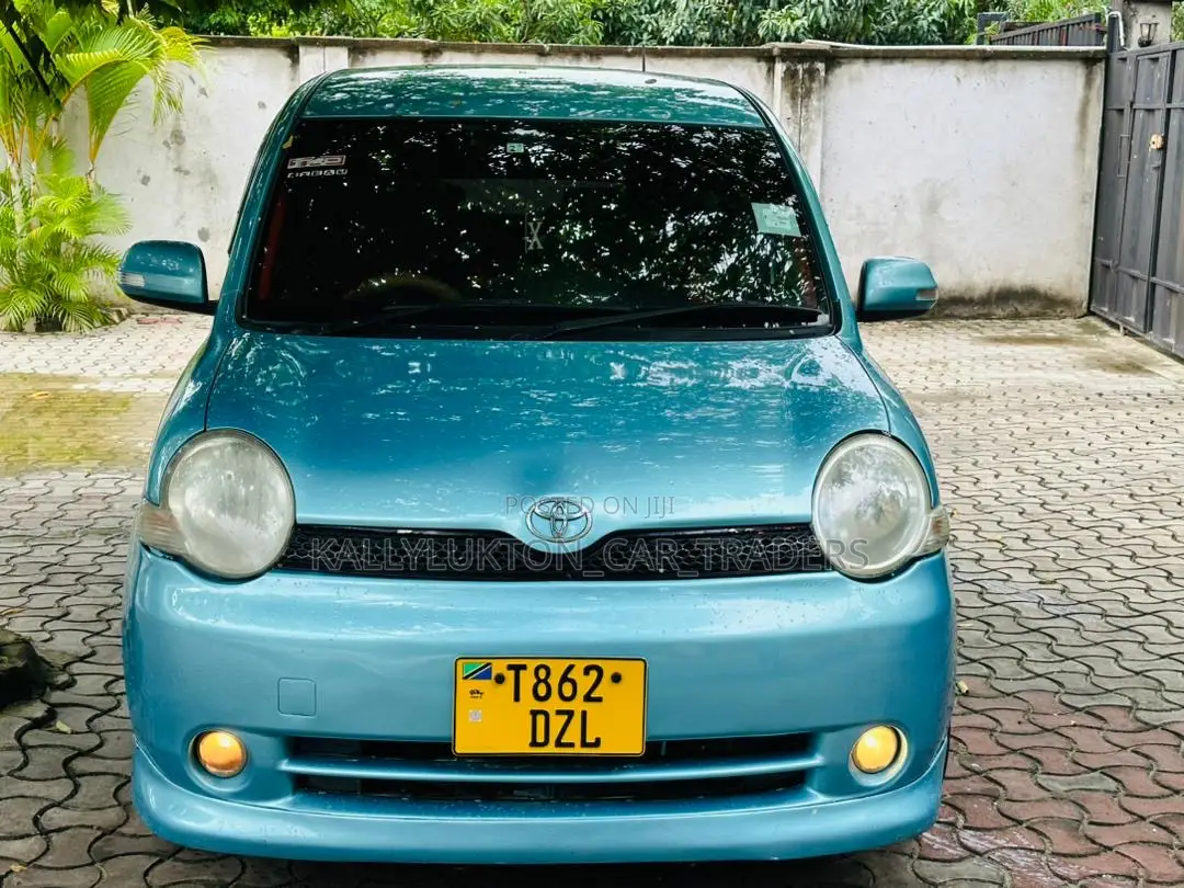Toyota Sienta 2005 Blue