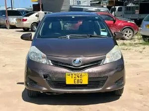 Toyota Vitz 1.3 FWD 5dr 2011 Brown