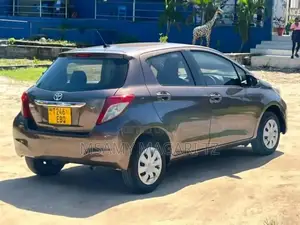 Toyota Vitz 1.3 FWD 5dr 2011 Brown